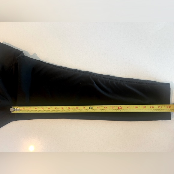 VS Knockout Yoga pants - Bk open side Medium - Picture 5 of 6